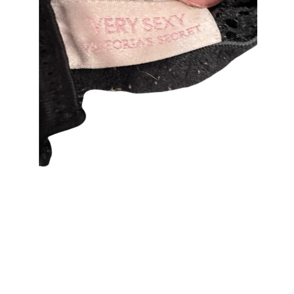 Victoria's Secret Dream Angels Lace Demi Bra Feminine Floral Paisley Pattern 36C